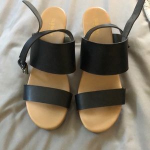 Clog strapped shoes black size 7 old navy
